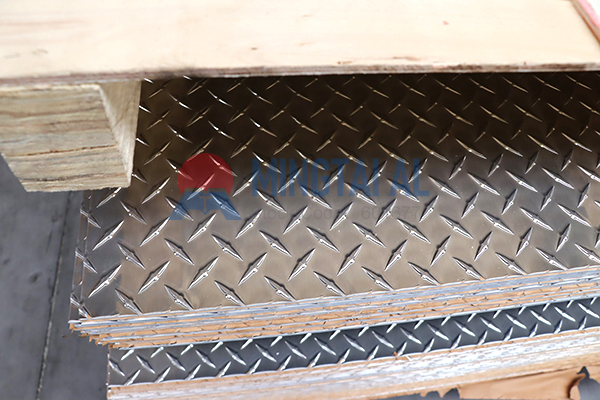 Embossed aluminum diamond plate
