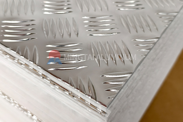 Aluminum checker plate for ramps